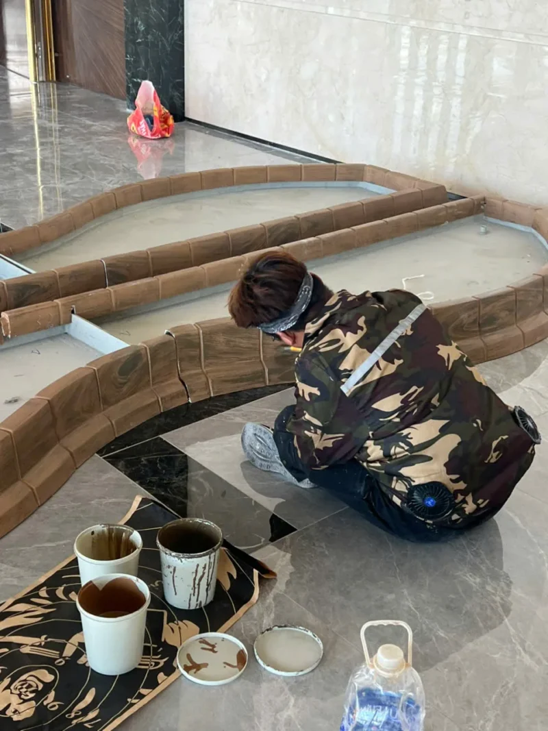 Hoàn thiện bề mặt tại sảnh Triển lãm Quốc gia