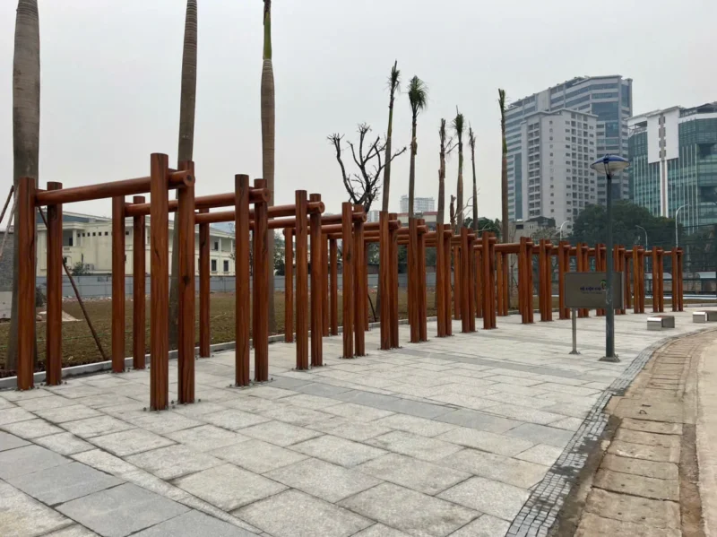 Pavilion & Cột Cọ tại Công viên Phùng Khoang, Hà Nội